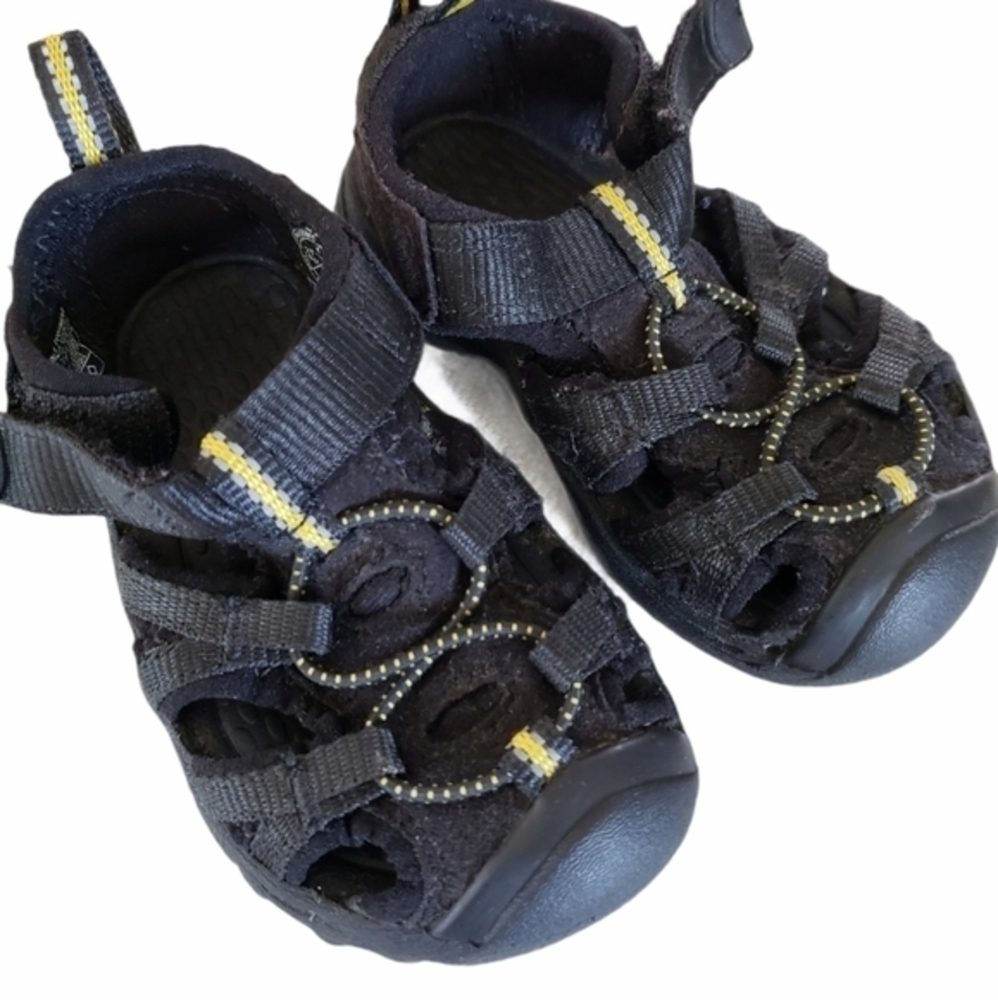 Keen‎ Toddler Newport Size 4 EUC